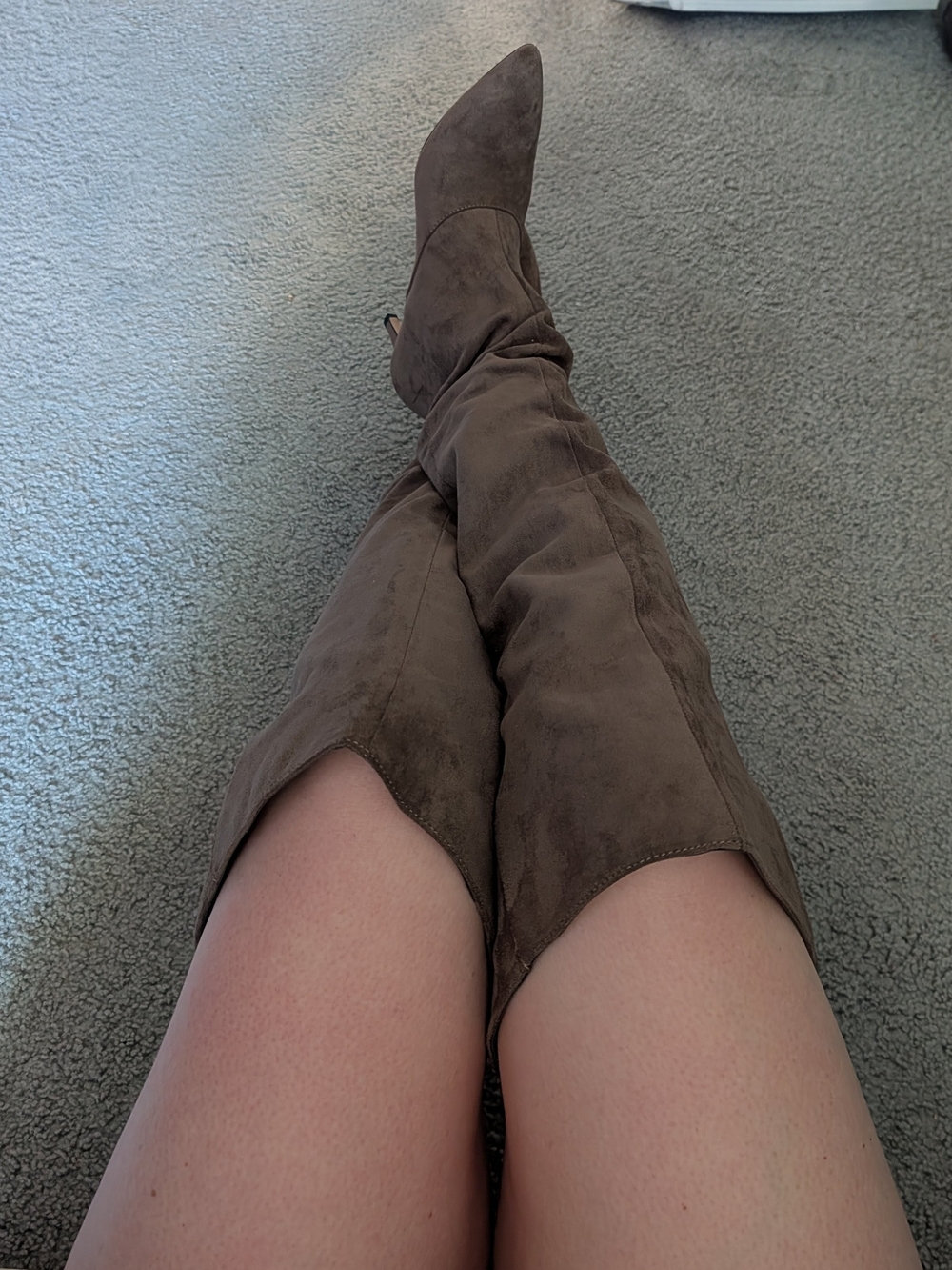 Women's Knee-High Pointed Toe Boots in Brown